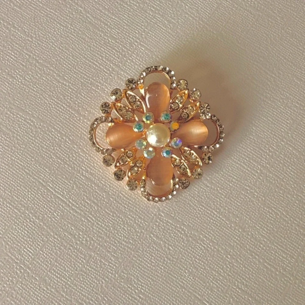 Gold Tone Rhinestone Flower‎ Brooch Faux Pale Pink Lucite Pin 1.5